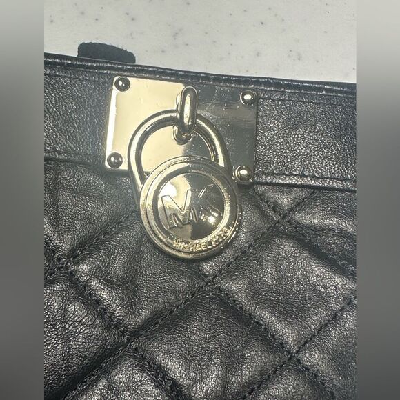 Michael Kors Quilted Leather Hamilton Gold Lock Black 100% Leather Gloves Large - Picture 4 of 7